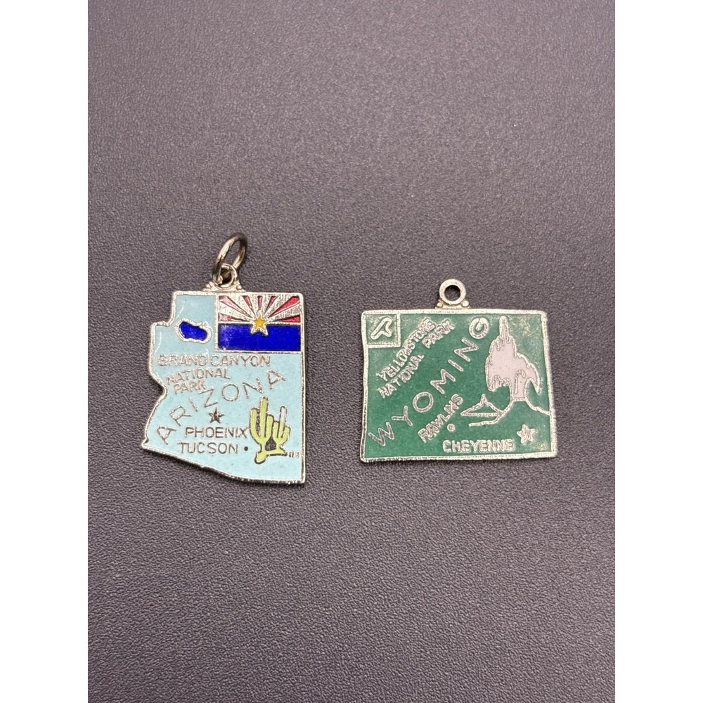 (2) State Charms Silver Tone Arizona Wyoming Japan D7